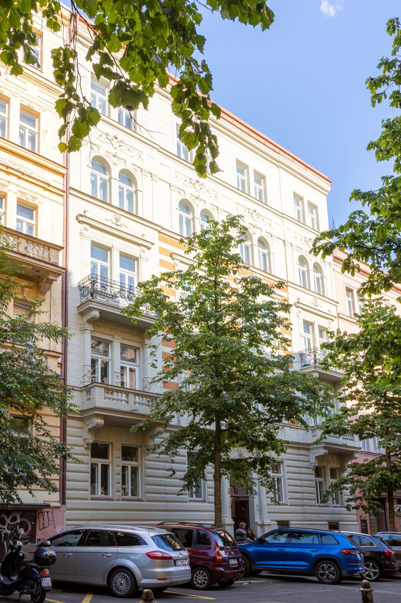 3bdr With Terrace And Electric Grill In Vinohrady By Days * Praag
